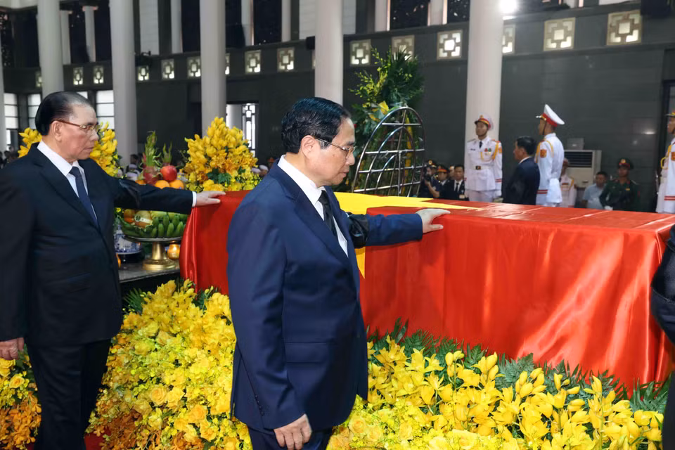 The respect-paying ceremony of General Secretary of the Communist Party of Vietnam Central Committee Nguyen Phu Trong is organised in the national mourning etiquette at the National Funeral Hall, No. 5 Tran Thanh Tong, Hanoi, from 7 AM to 10 PM on July 25 and from 7 AM to 1 PM on July 26, 2024.