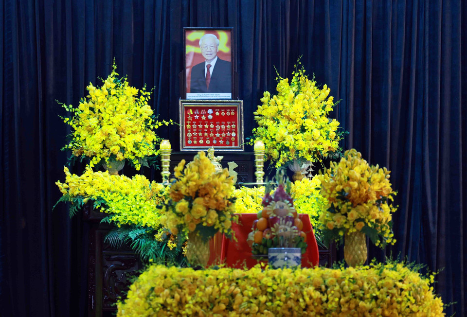 The casket of General Secretary Nguyen Phu Trong is placed at the National Funeral Hall, No. 5 Tran Thanh Tong, Hanoi. Photo: VNA