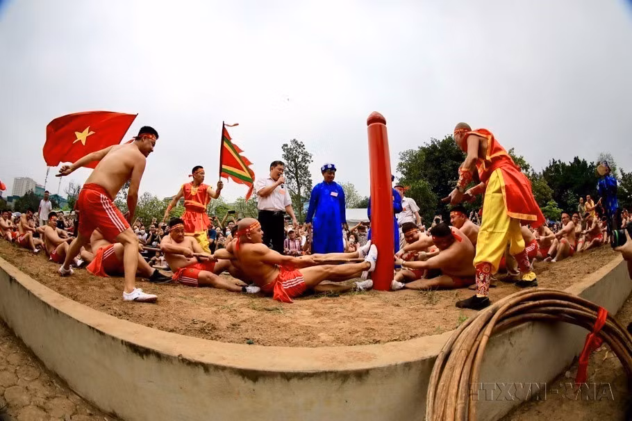 UNESCO recognised tug-of-war rituals and games as an intangible cultural heritage of humanity for the northern and northwestern provinces and cities of Lao Cai, Vinh Phuc, Bac Ninh, and Hanoi. (Photo: VNA)