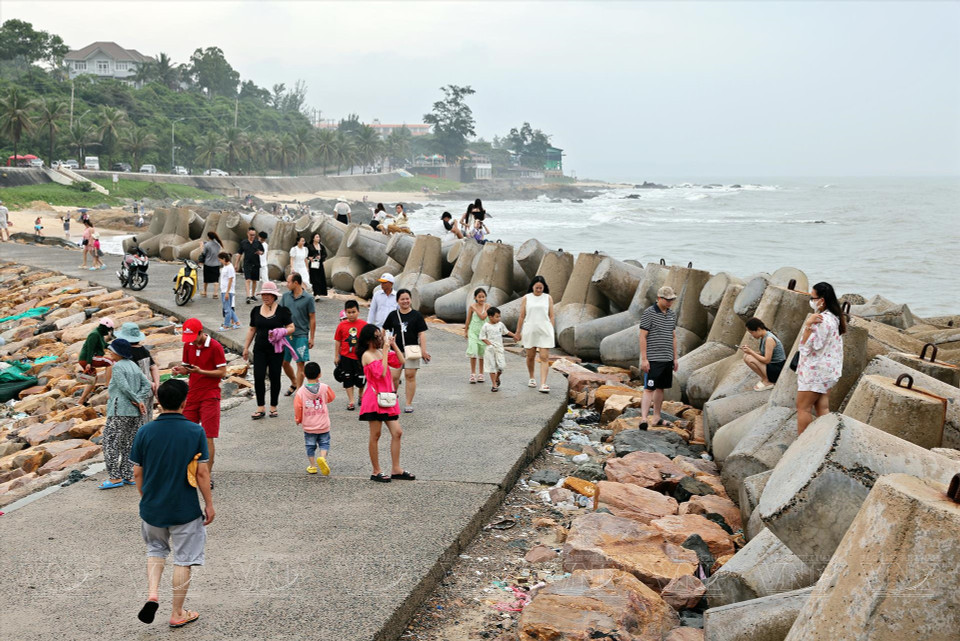 Ong Dia rock beach is truly a scenic and artistic wonder. (Photo: VNA)