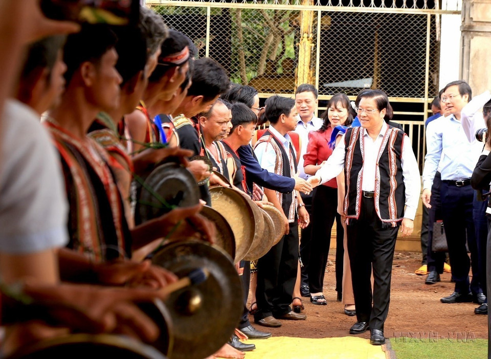 Party Central Committee Secretary and Head of the Party Central Committee’s Commission for Internal Affairs Phan Dinh Trac attends a Great National Unity Day celebration in O village, Ia Sao commune, Ia Grai district, Central Highlands province of Gia Lai on November 16, 2023. (Photo: VNA)