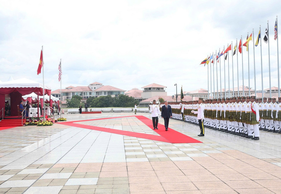 Official welcome ceremony for Party General Secretary To Lam and his spouse held at the Prime Minister's Office, Putrajaya Administrative Center, Malaysia. (Photo: VNA)