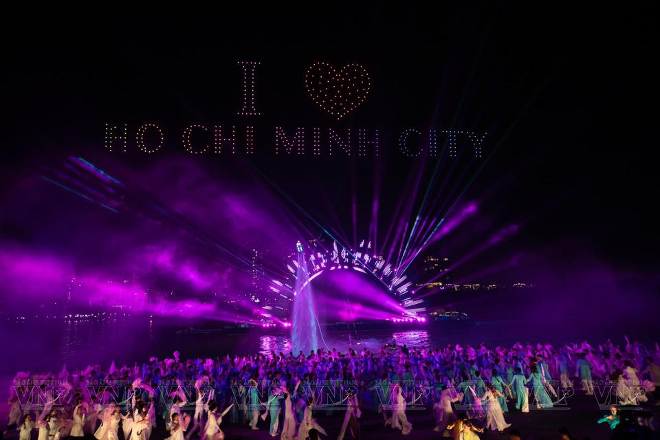 The Ho Chi Minh City Waterway Festival is an attractive activity to visitors. (Photo: VNP)