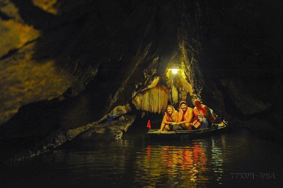 In 2014, the Trang An Scenic Landscape Complex in Ninh Binh province was recognised by UNESCO as a world cultural and natural heritage. Trang An was the only mixed heritage site in Vietnam and Southeast Asia, and one of just 38 mixed heritage sites globally recognised by UNESCO. In the photo: Foreign visitors enjoy exploring the caves in Trang An. (Photo: VNA)
