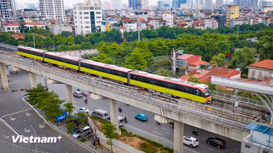 This elevated line also connects to multiple bus stops, making travel more convenient for residents. (Photo: Hoai Nam/Vietnam+)