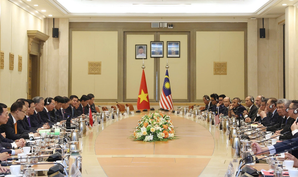 Official meeting between Party General Secretary To Lam and Prime Minister Anwar Ibrahim. (Photo: VNA)