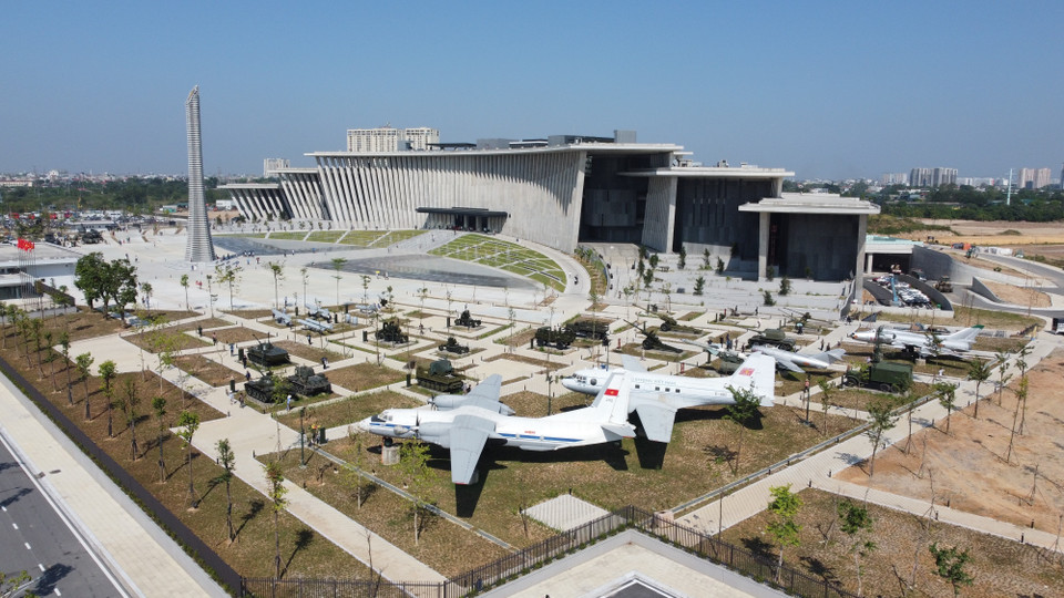 The left and right wings serve as outdoor exhibition areas. (Photo: VNA)