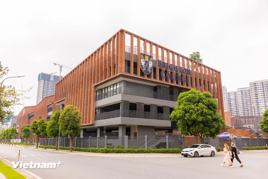 Spanning 3.4 hectares in the Vinhomes Ocean Park urban area in Hanoi, Brighton College Vietnam boasts unique architecture and modern facilities that meet stringent British standards. It provides a creative learning environment for pupils aged 5 to 18. (Photo: Vietnam+)