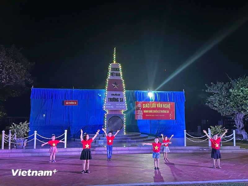 Children on Truong Sa perform in a group art performance. (Photo: Vietnam+)