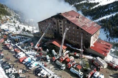 The fire broke out at the Kartalkaya ski resort in Bolu province on early January 21 morning, resulting in numerous fatalities and injuries. (Photo: Xinhua/VNA)