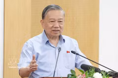 Party General Secretary and State President To Lam speaks at a meeting with voters from ten wards in central Hanoi on May 4. (Photo: VNA)