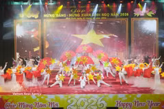 The festive atmosphere welcoming the Year of the Horse 2026 fills communities across the country. (Photo: VNA)