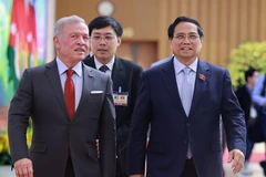 Prime Minister Pham Minh Chinh (right) and King Abdullah II Ibn Al Hussein of the Hashemite Kingdom of Jordan (Photo: VNA)
