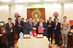 At the signing ceremony of the MoU on cooperation in culture, tourism and business connectivity between Can Tho and RoK’s Jinju city (Photo: VNA)
