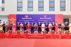 At the inauguration and handover ceremony of the Laos-Vietnam friendship hospital in Houaphanh province, northern Laos, on December 4. (Photo: baochinhphu.vn)