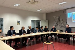 The delegation of the Vietnamese Embassy in France visits the Institute of Technology (IUT) Béziers. (Photo: VNA)