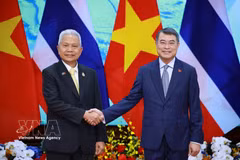 Prime Minister Le Minh Hung (right) and President of the National Assembly and Speaker of the House of Representatives of Thailand Sophon Zaram (Photo: VNA)