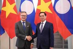 Deputy Prime Minister and Minister of Foreign Affairs Bui Thanh Son holds talks with Lao Minister of Foreign Affairs Thongsavanh Phomvihane in Hanoi on February 14. (Photo: VNA)