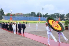 A delegation of incumbent and former Party and State leaders, together with representatives of ministries and agencies, pay tribute to President Ho Chi Minh at his mausoleum in Hanoi on August 17. (Photo: VNA)