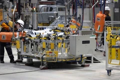 Vietnam’s manufacturing sector maintains its recovery momentum, with output and new orders continuing to rise amid improving business conditions. (Photo: VNA)