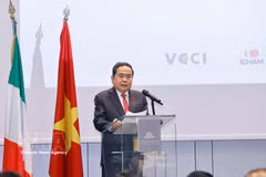 Chairman of the National Assembly Tran Thanh Man speaks at the policy dialogue (Photo: VNA)
