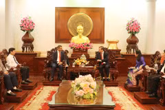 At the working session between Chairman of the Can Tho municipal People’s Committee Truong Canh Tuyen and Chargé d'Affaires of the United Arab Emirates (UAE) in Vietnam Eisa Alhammadi (Photo: VNA)