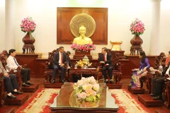 At the working session between Chairman of the Can Tho municipal People’s Committee Truong Canh Tuyen and Chargé d'Affaires of the United Arab Emirates (UAE) in Vietnam Eisa Alhammadi (Photo: VNA)