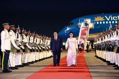 Prime Minister Pham Minh Chinh and his spouse arrive in Malaysia on May 24 night. (Photo: VNA)
