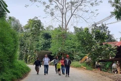 Tourists visit Pu Luong in Ba Thuoc distrit, Thanh Hoa province. (Photo: VNA)