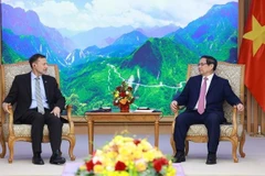 Prime Minister Pham Minh Chinh on December 27 receives Australian Ambassador to Vietnam Andrew Goledzinowski. (Photo: VNA)