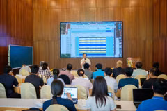 The two-week programme gathers nearly 40 scientists, young researchers, PhD students, engineers, technicians, and students from five countries. (Photo: VNA)