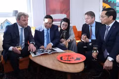 Vietnamese Prime Minister Pham Minh Chinh and his spouse visit family of late Swedish PM Olof Palme. (Photo: VNA)