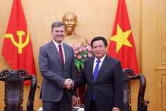 President of the Ho Chi Minh National Academy of Politics (HCMA) and Chairman of the Central Theory Council Prof. Nguyen Xuan Thang (right) and Rector of the Russian Presidential Academy of National Economy and Public Administration (RANEPA) Alexey Komissarov. (Photo: VNA)