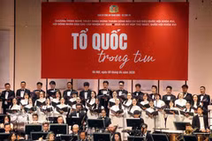 The concert “To quoc trong tim” (Homeland in Our Hearts) is held at Ho Guom Opera House in Hanoi on April 9 evening (Photo: VNA)