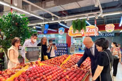 New Zealand apples on sale at a supermarket in Vietnam (Photo: VNA)
