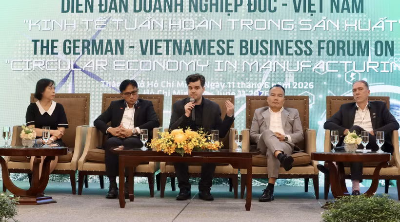 Experts discuss cooperation opportunities in Vietnam-Germany manufacturing value chains at the forum. (Photo: VNA) 