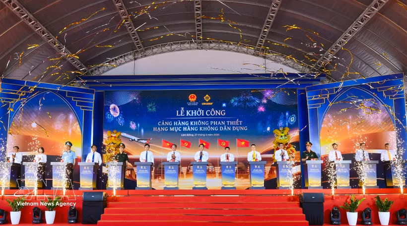 The groundbreaking ceremony for Phan Thiet Airport on April 27 (Photo: VNA)