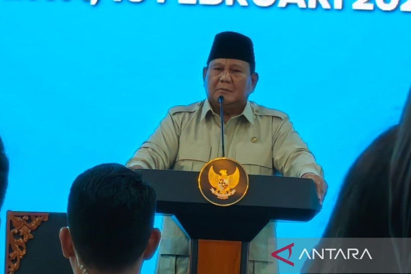 Indonesian President Prabowo Subianto delivers a speech during the inauguration and groundbreaking of 1,179 police-run MBG kitchens and 18 police food security warehouses in Palmerah, West Jakarta, on February 13, 2026. (Photo: ANTARA) 