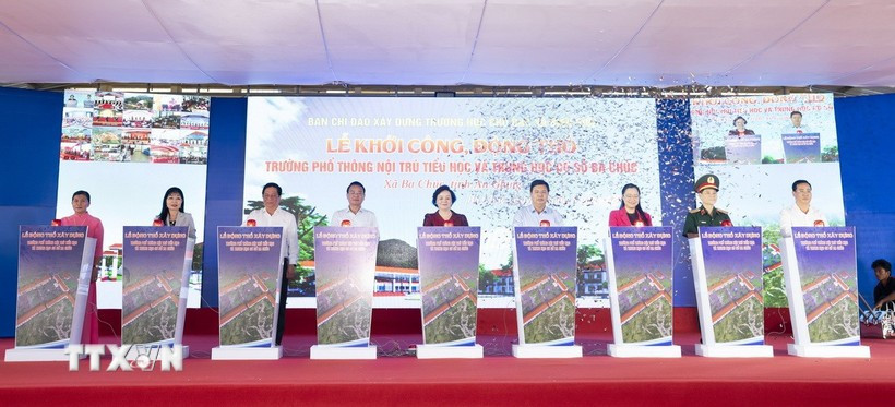Deputy Prime Minister Pham Thi Thanh Tra (centre) and officials mark the start of work on the Ba Chuc inter-level boarding school for primary and lower secondary students in An Giang province on March 19. (Photo: VNA)