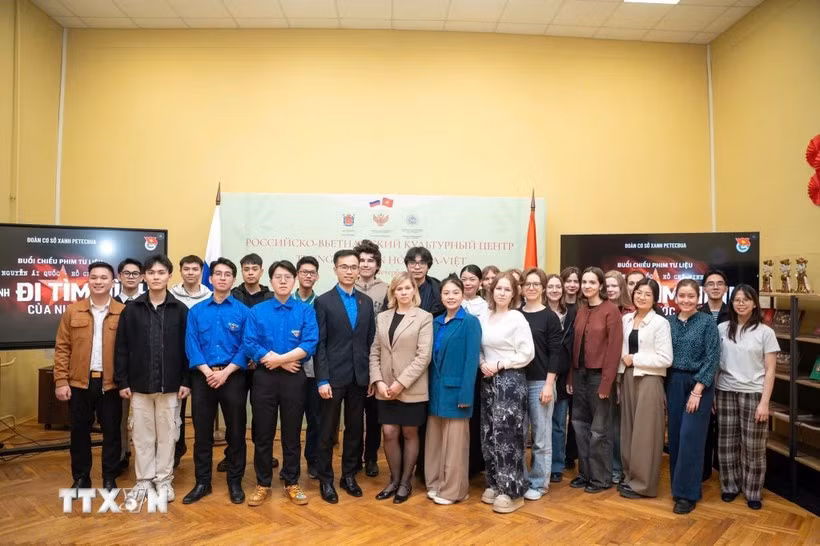 Vietnamese and Russian students attend a screening of the documentary on President Ho Chi Minh (Photo: VNA)