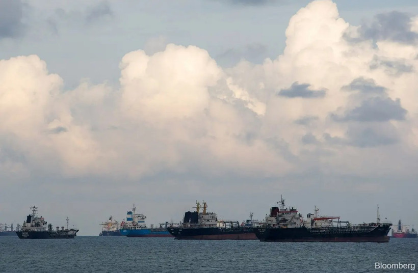 Shipping vessels moored in waters off the southeastern coast of Singapore. (Photo: Blommberg) 