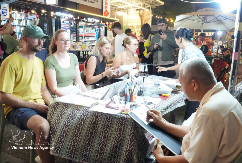 Foreign visitors at the event (Photo: VNA)
