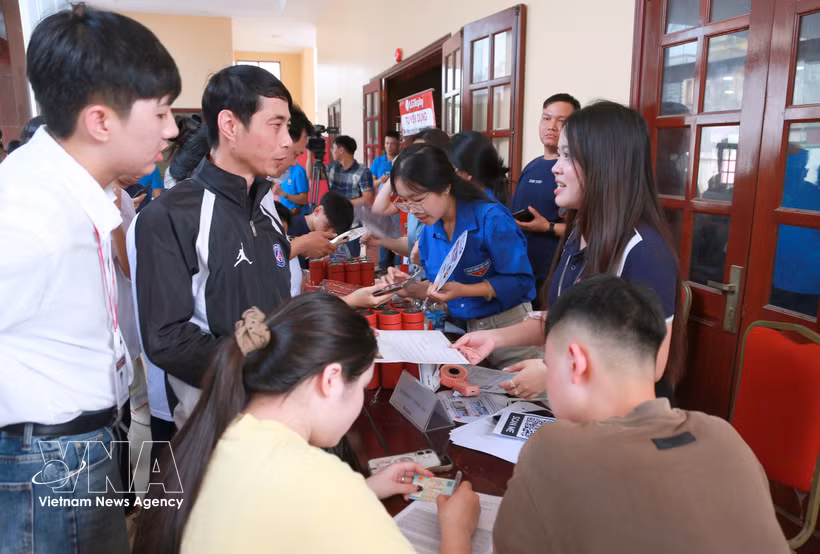 As of June 2026, Vietnam had 499 licensed enterprises providing overseas employment services. (Photo: VNA)