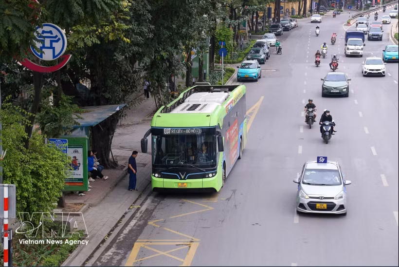 Hanoi aims for 30% public transport share to ease congestion (Photo: VNA)