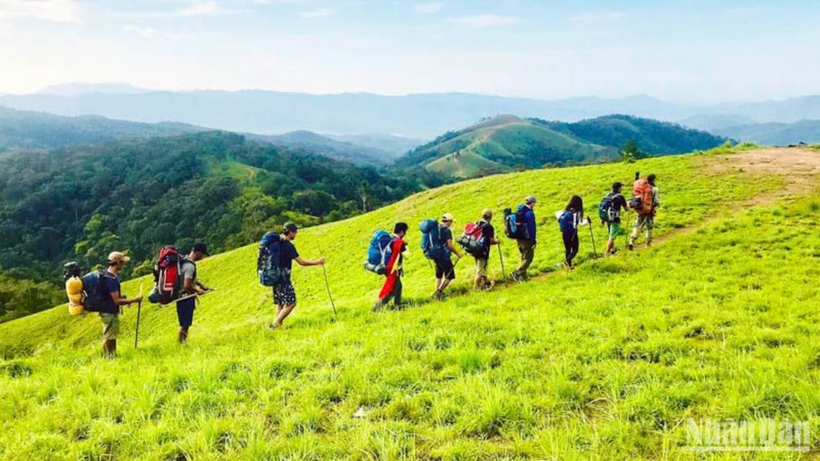 Visitors experience the Ta Nang–Phan Dung trekking route. (Photo: nhandan.vn) 