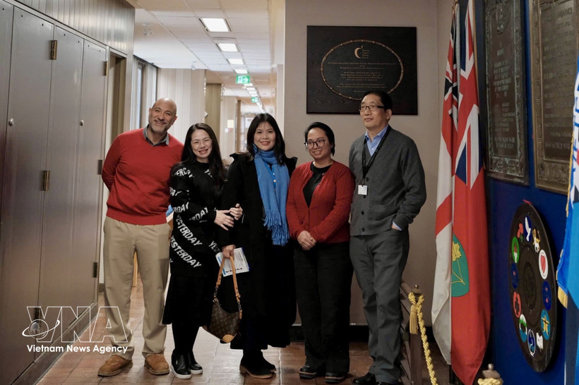 CVCEC and TDSB representatives at a working session in Toronto (Photo: VNA)