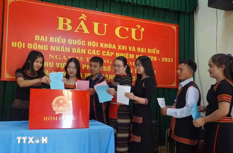 Voters in a mountainous area of Da Nang city cast their ballots. (Photo: VNA) 