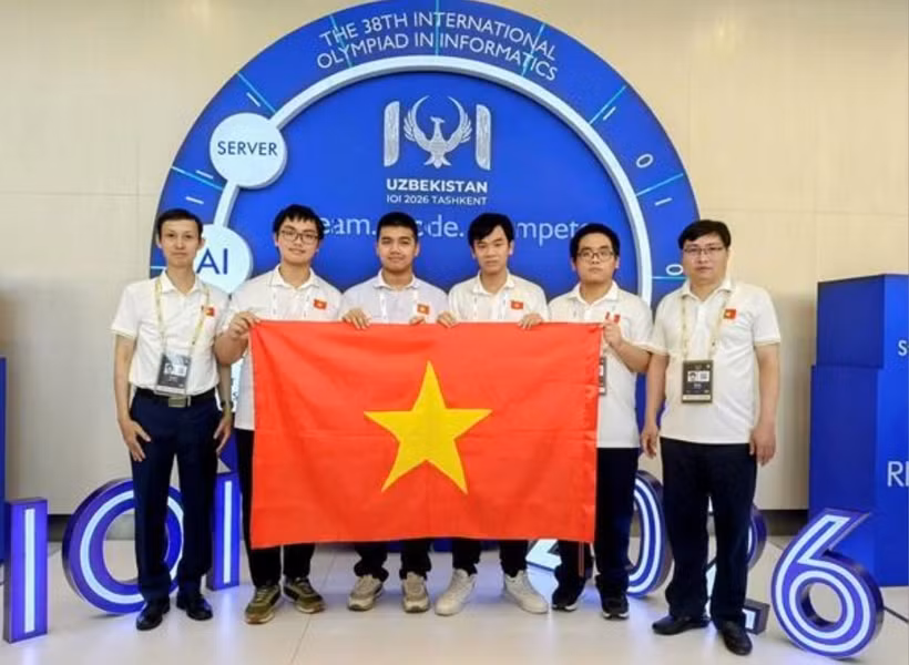 Vietnam’s four-member IOI 2026 team. (Photo: MOET) 