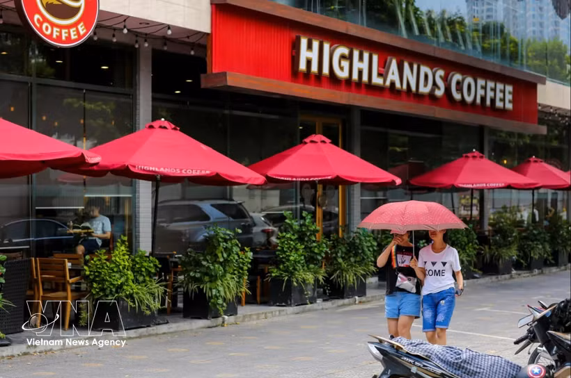 Highlands Coffee is among the coffee chains with the largest number of outlets in Vietnam. (Photo: VNA) 