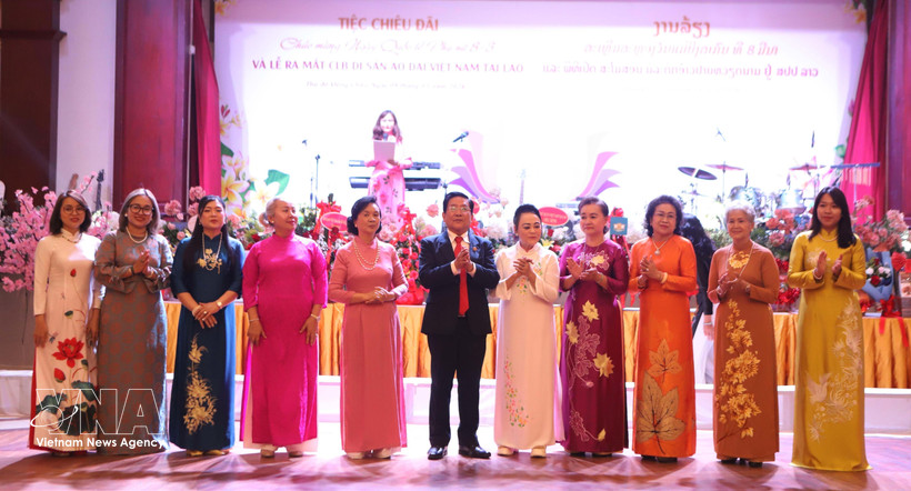 The Executive Committee of the Vietnam Ao Dai Heritage Club in Laos make debut. (Photo: VNA)